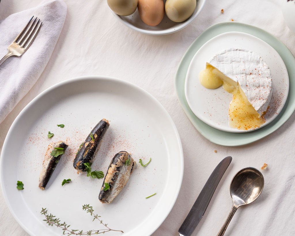 Haand Haand Skali White Porcelain Coupe 3 - Piece Dinner Setting - Handmade