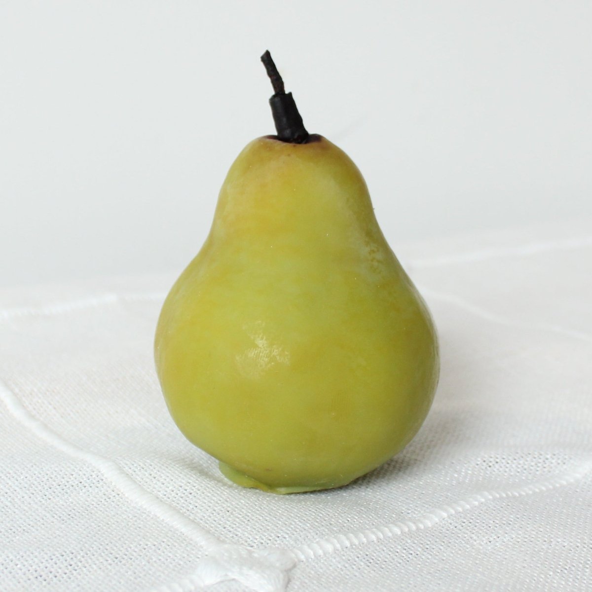 Happy Organics Bartlett Green Pear Beeswax Candle