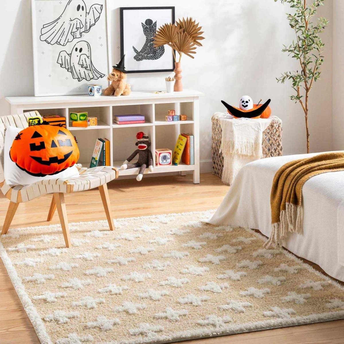 Hauteloom Satu Beige Plush Polyester Area Rug - Machine Woven 1.18" Pile