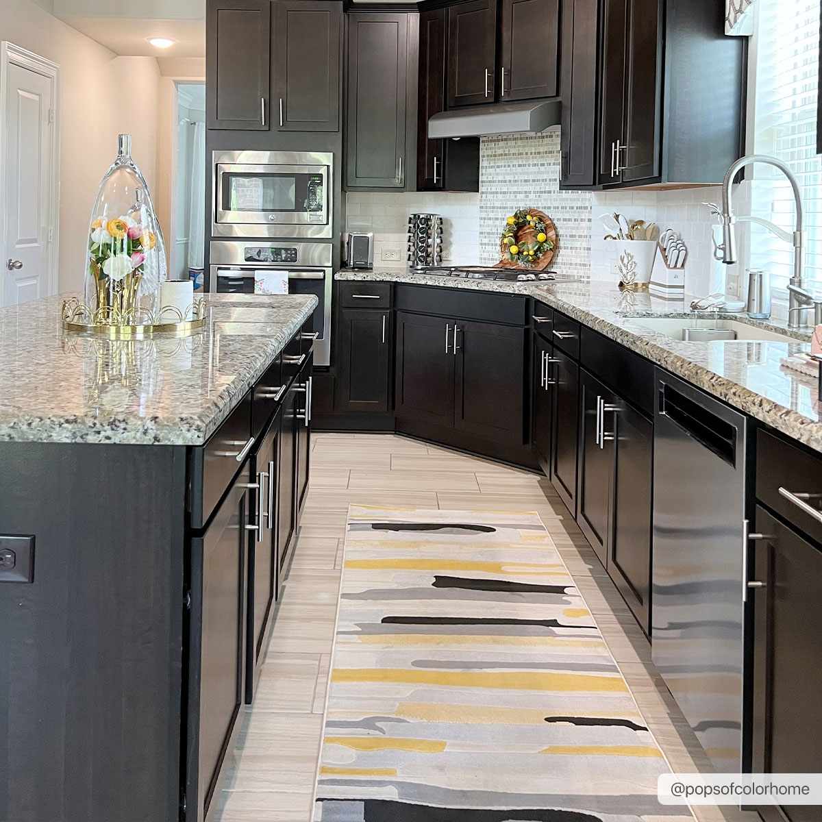 Hauteloom Southfields Mustard Area Rug - Machine Woven Polypropylene Medium Pile