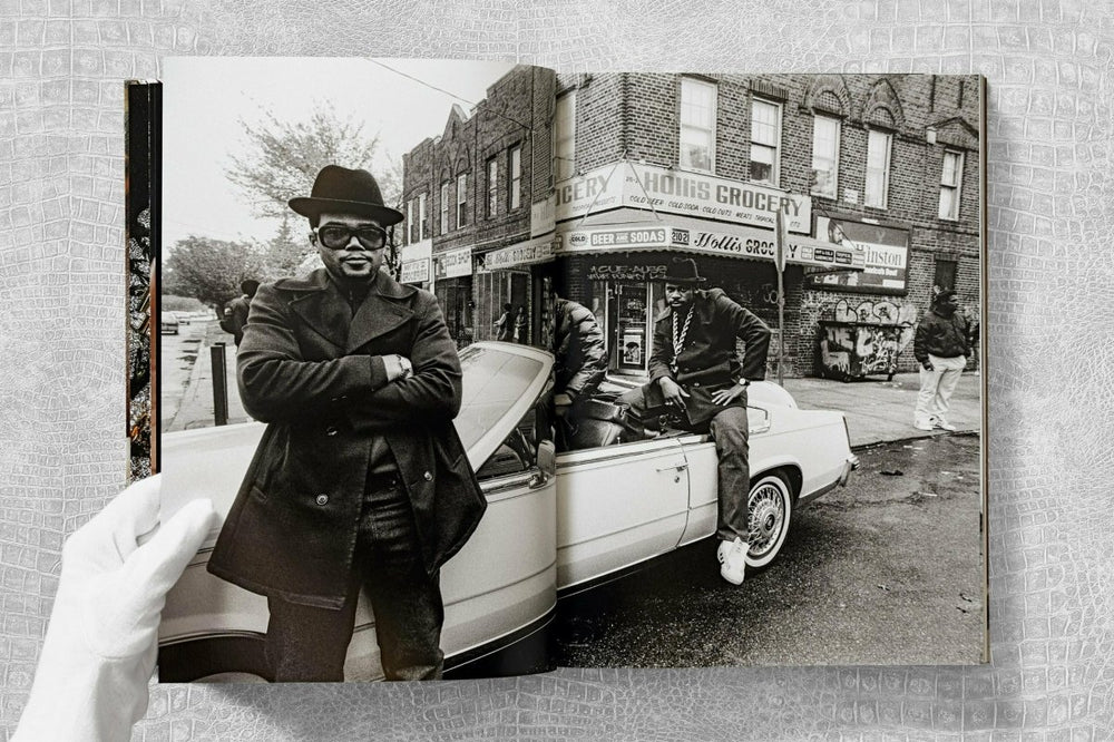
                      
                        TASCHEN Ice Cold. A Hip - Hop Jewelry History (German, French, English)
                      
                    