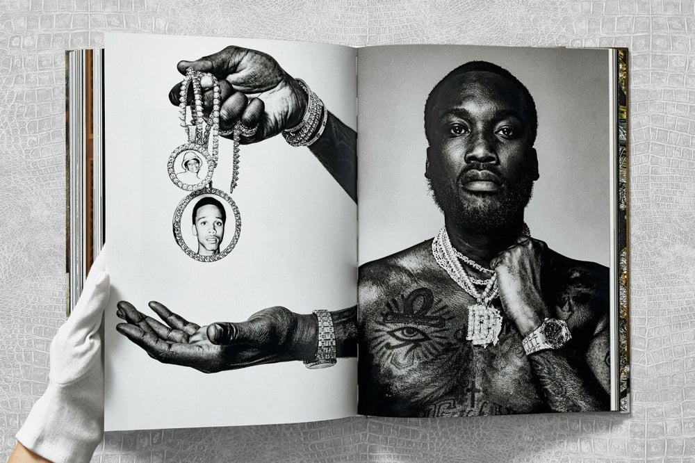 
                      
                        TASCHEN Ice Cold. A Hip - Hop Jewelry History (German, French, English)
                      
                    
