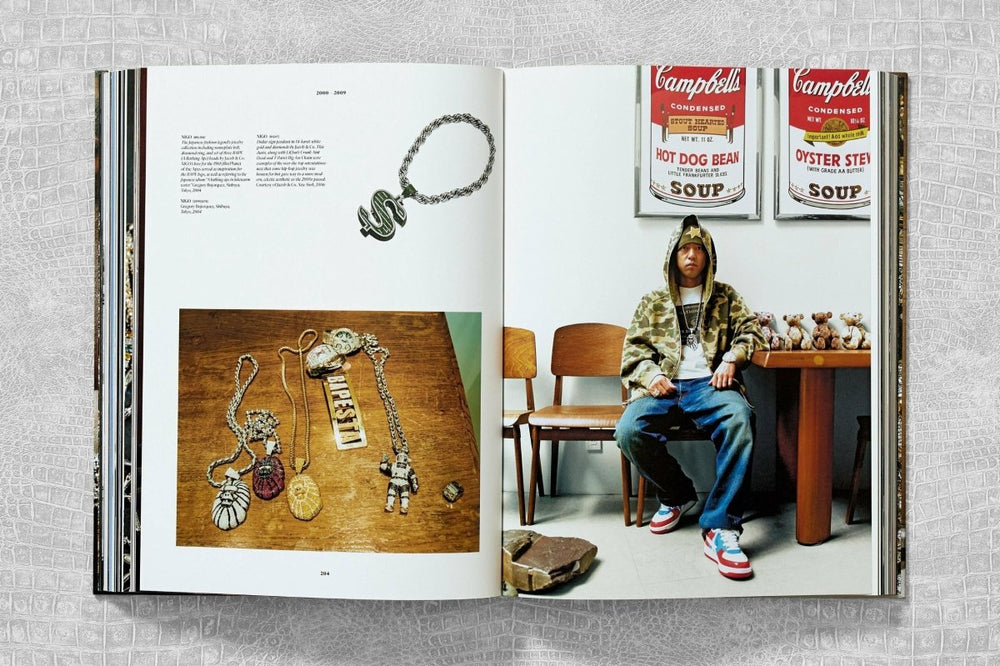 
                      
                        TASCHEN Ice Cold. A Hip - Hop Jewelry History (German, French, English)
                      
                    