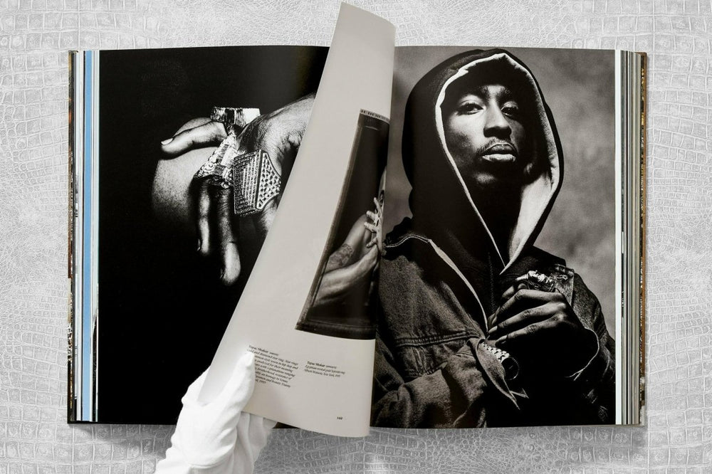 
                      
                        TASCHEN Ice Cold. A Hip - Hop Jewelry History (German, French, English)
                      
                    