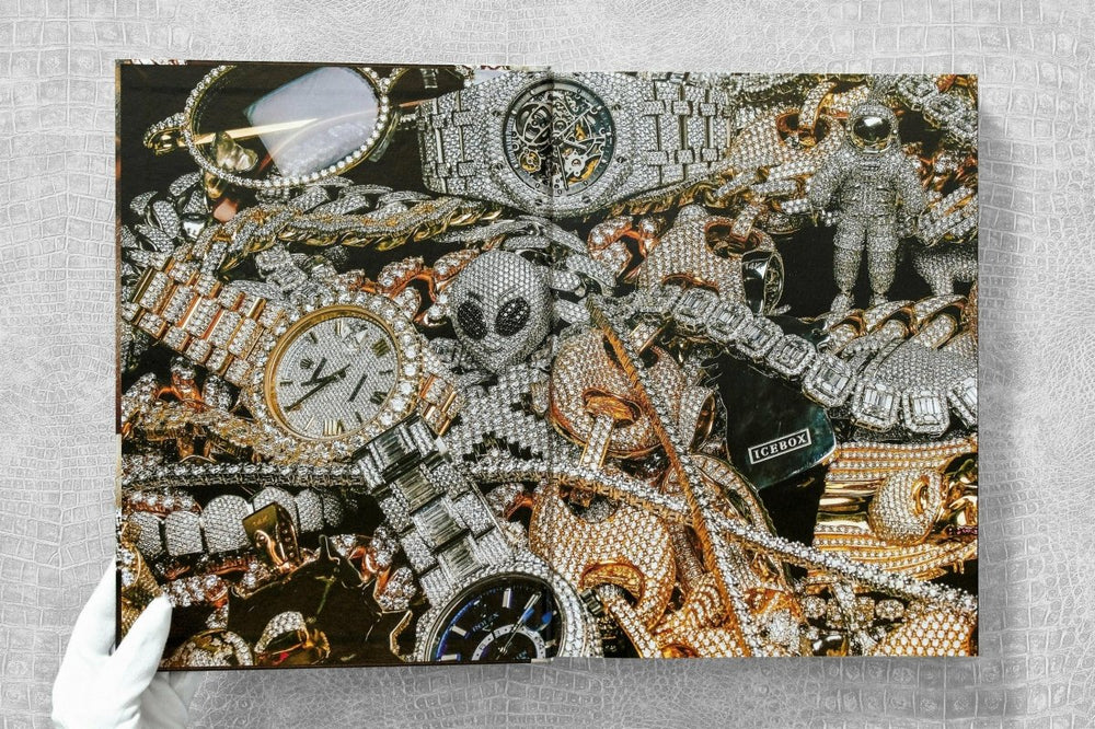 
                      
                        TASCHEN Ice Cold. A Hip - Hop Jewelry History (German, French, English)
                      
                    