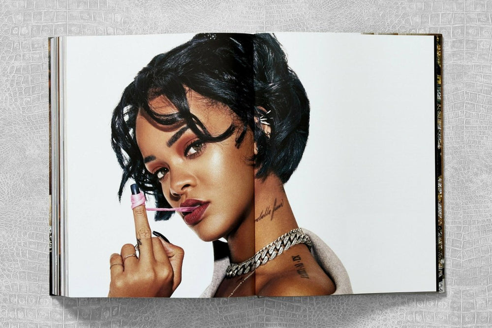 
                      
                        TASCHEN Ice Cold. A Hip - Hop Jewelry History (German, French, English)
                      
                    
