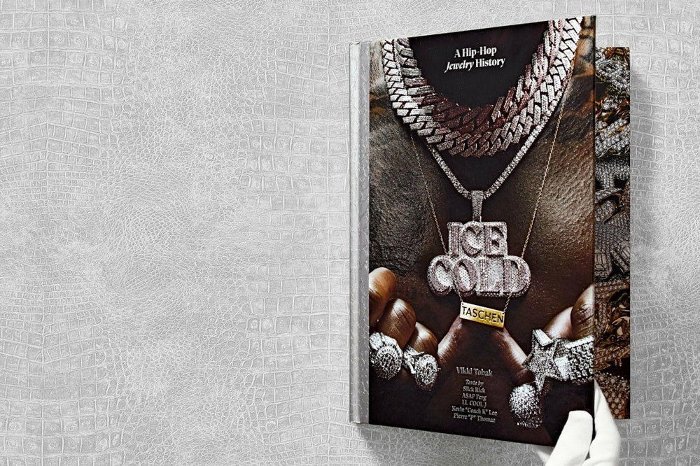 
                      
                        TASCHEN Ice Cold. A Hip - Hop Jewelry History (German, French, English)
                      
                    