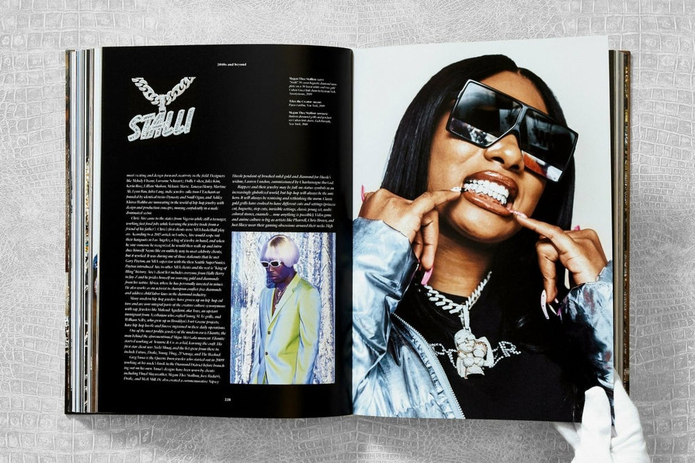 
                      
                        TASCHEN Ice Cold. A Hip - Hop Jewelry History (German, French, English)
                      
                    