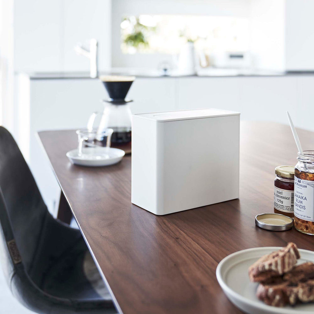 
                      
                        Vacuum-Sealing Coffee Storage
                      
                    