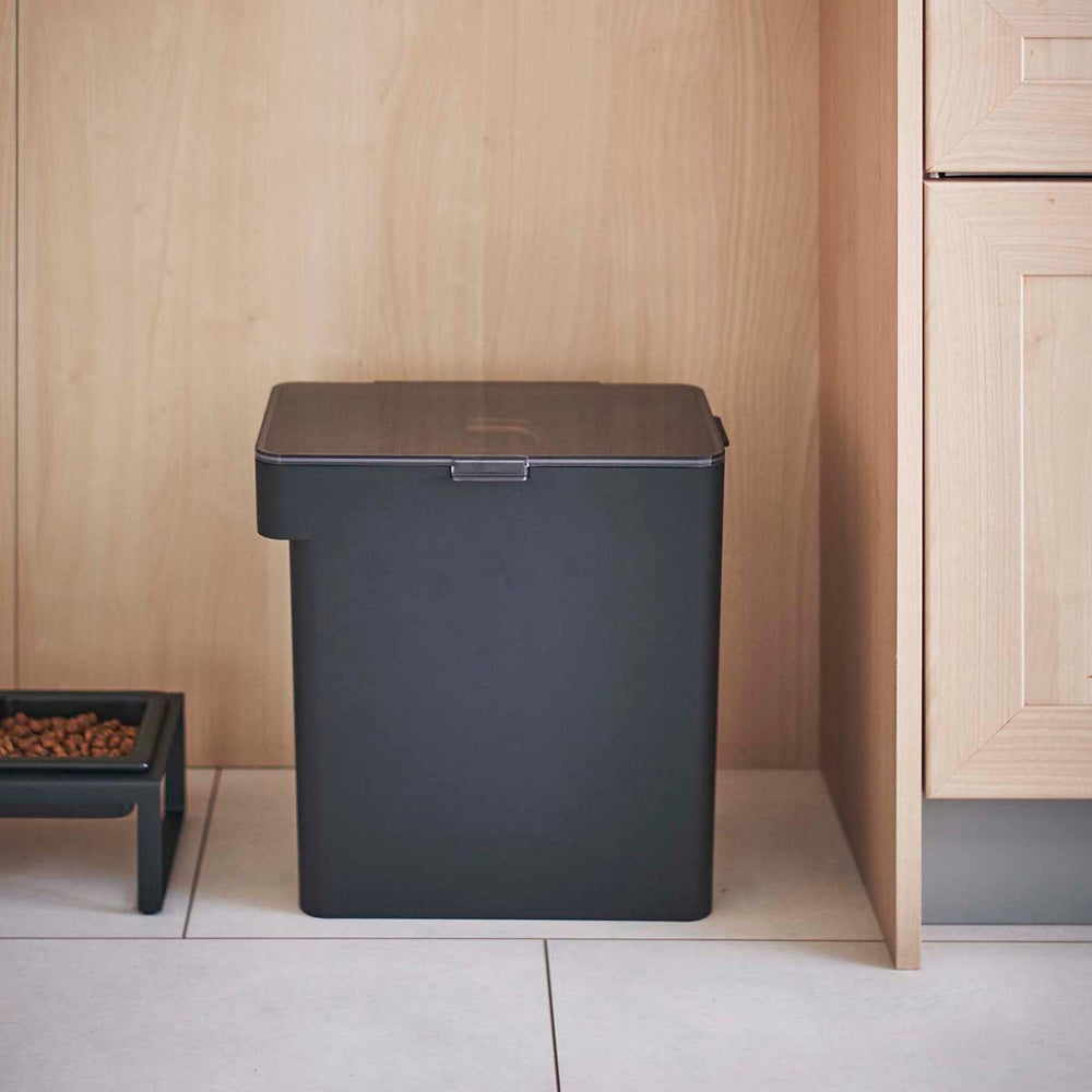 
                      
                        Airtight Pet Food Container
                      
                    