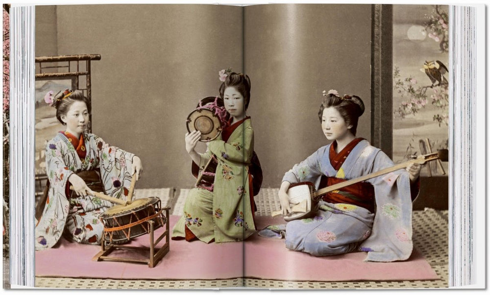 
                      
                        TASCHEN Japan 1900. A Portrait in Color (German, French, English)
                      
                    