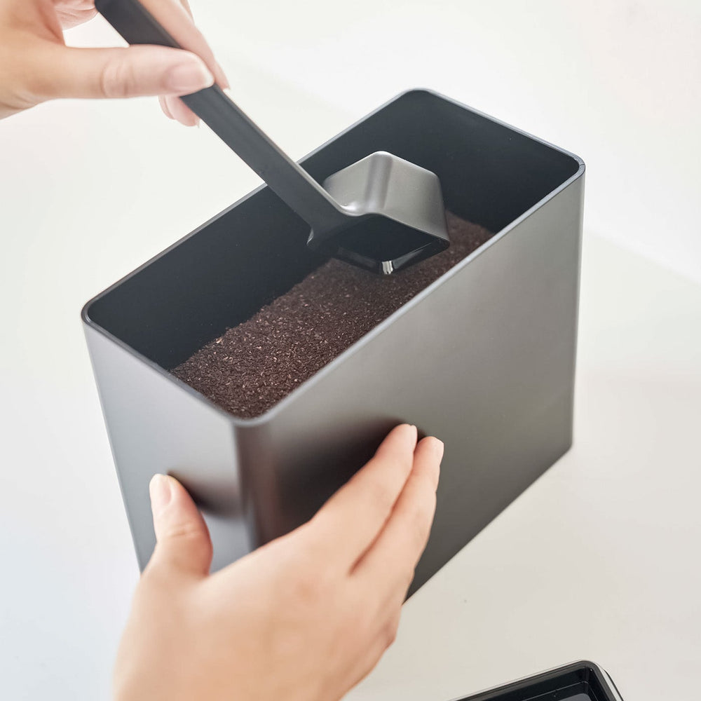 
                      
                        Vacuum-Sealing Coffee Storage
                      
                    