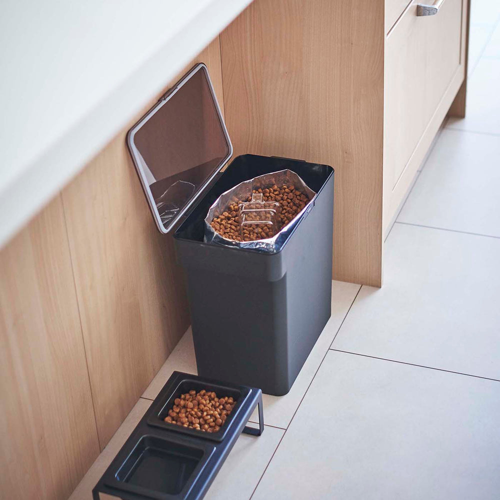 
                      
                        Airtight Pet Food Container
                      
                    