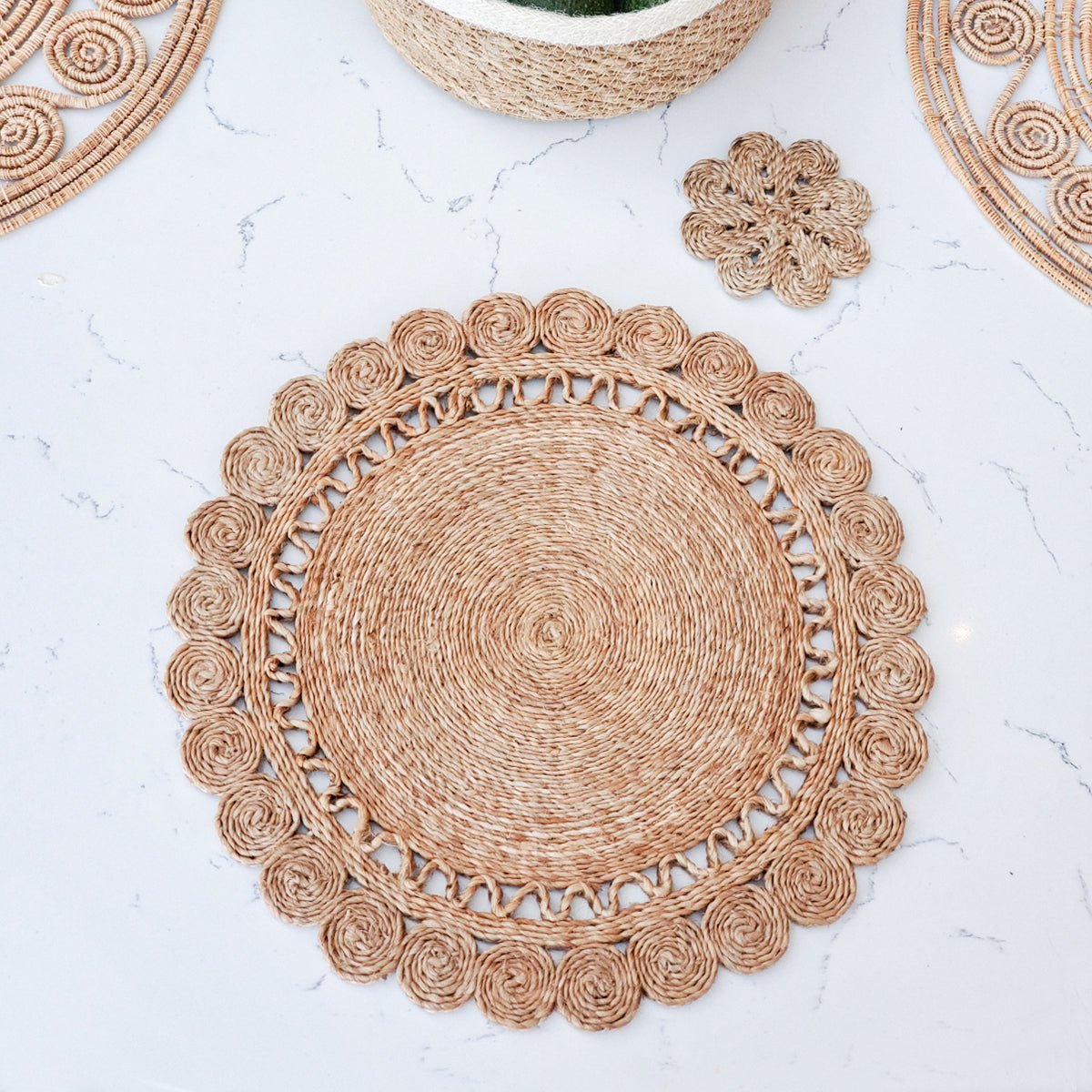 KORISSA Handwoven Jute Placemats Round 14" - Natural Flower Pattern Set of 2