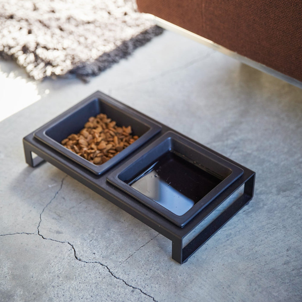 
                      
                        Pet Food Bowl
                      
                    