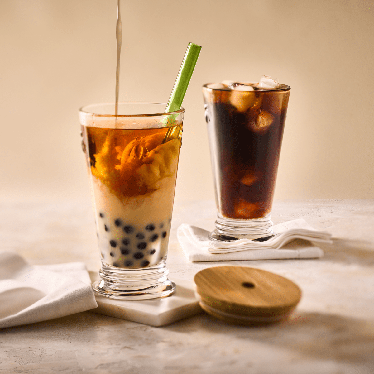 La Rochere NA Bee Smoothie Glass with Lid and Straw | Embossed French Glassware