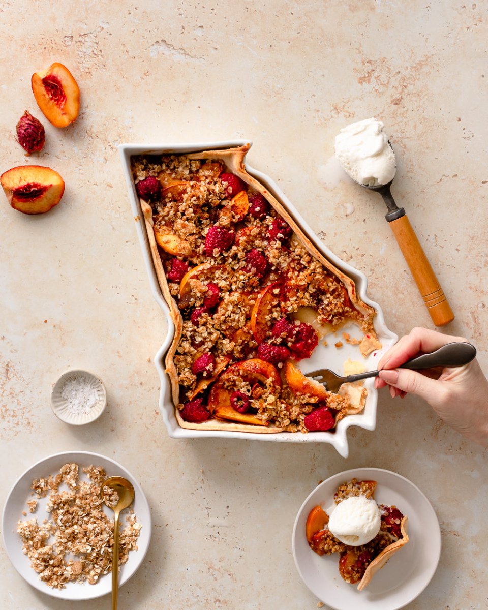 Lark at Home Georgia State Porcelain Baking Dish - White Glazed 10.875" Casserole