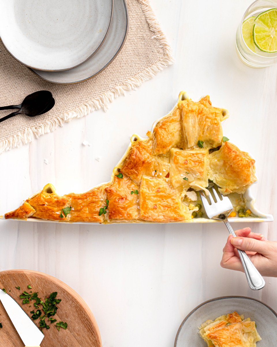 Lark at Home Virginia State Porcelain Serving Dish - White Glazed Bakeware 15.875"