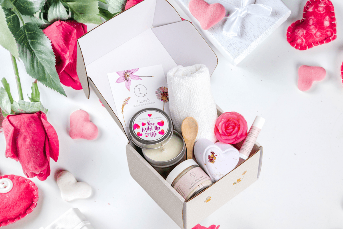 Lizush LOVE Natural Skincare Gift Box - Mother's Day & Valentine's Gift Set