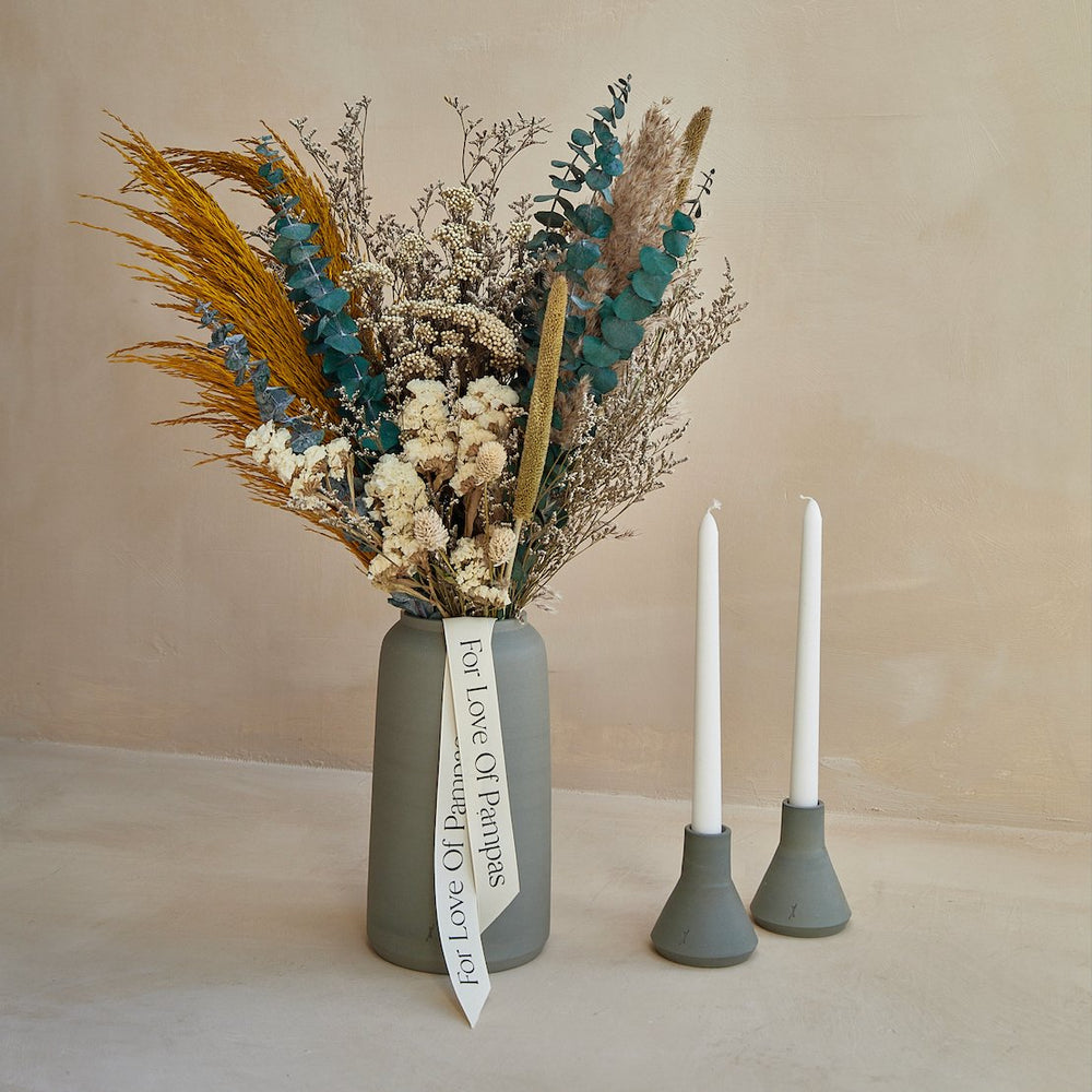 
                      
                        For Love Of Pampas Ludwig Dried Bouquet - lily & onyx
                      
                    