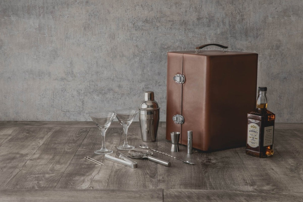 
                      
                        Picnic Time Family of Brands Manhattan Cocktail Case - lily & onyx
                      
                    