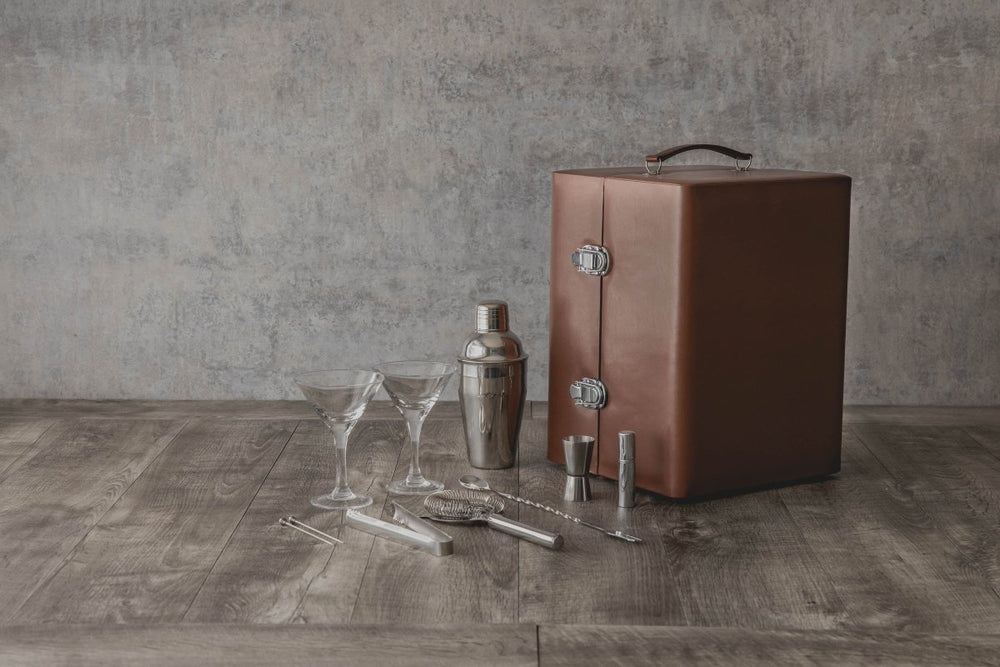 
                      
                        Picnic Time Family of Brands Manhattan Cocktail Case - lily & onyx
                      
                    