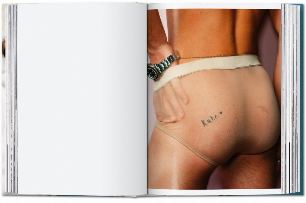 
                      
                        TASCHEN Mario Testino. SIR. 40th Ed. (German, French, English)
                      
                    