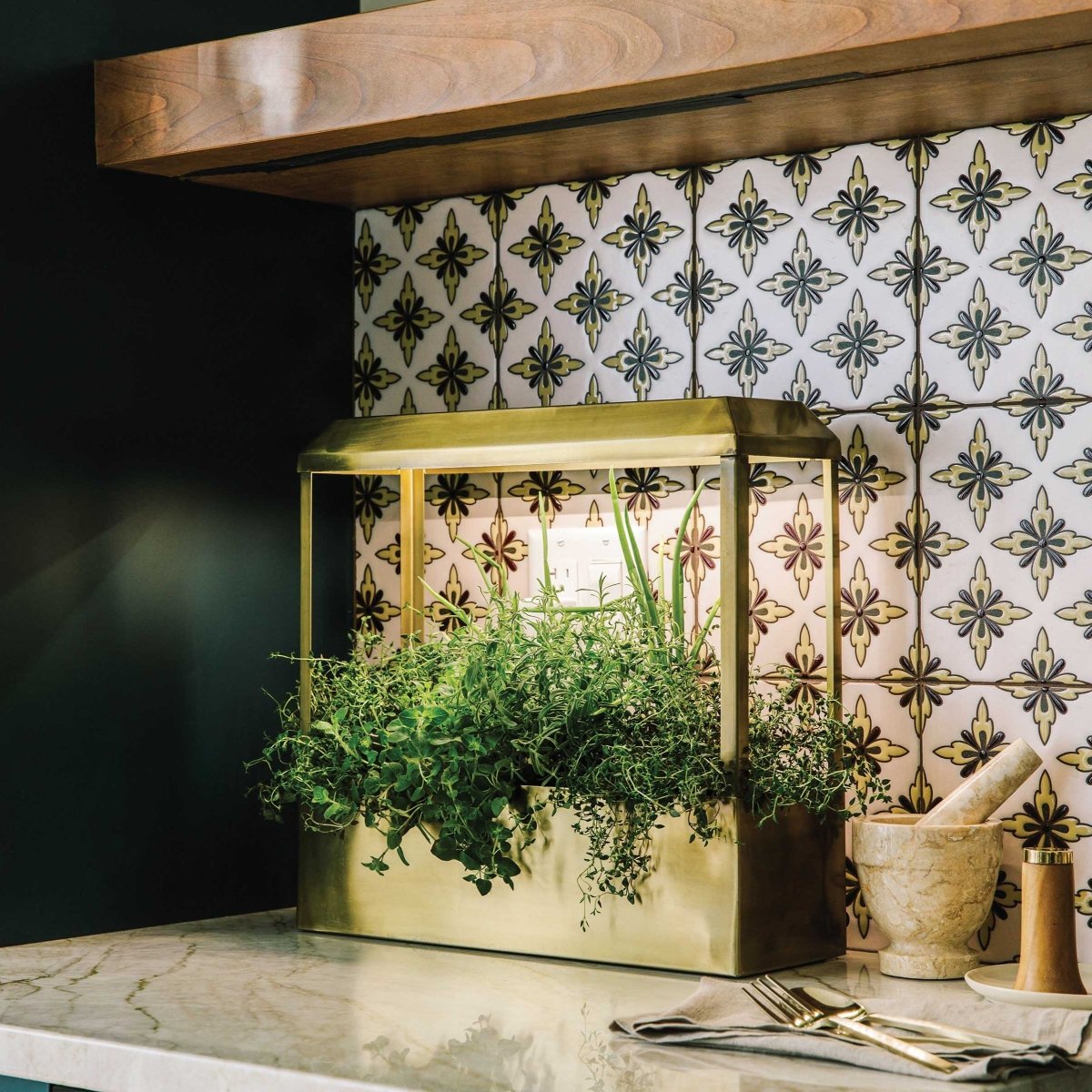 Modern Sprout Smart Growhouse Indoor Garden - LED Grow Light System with App