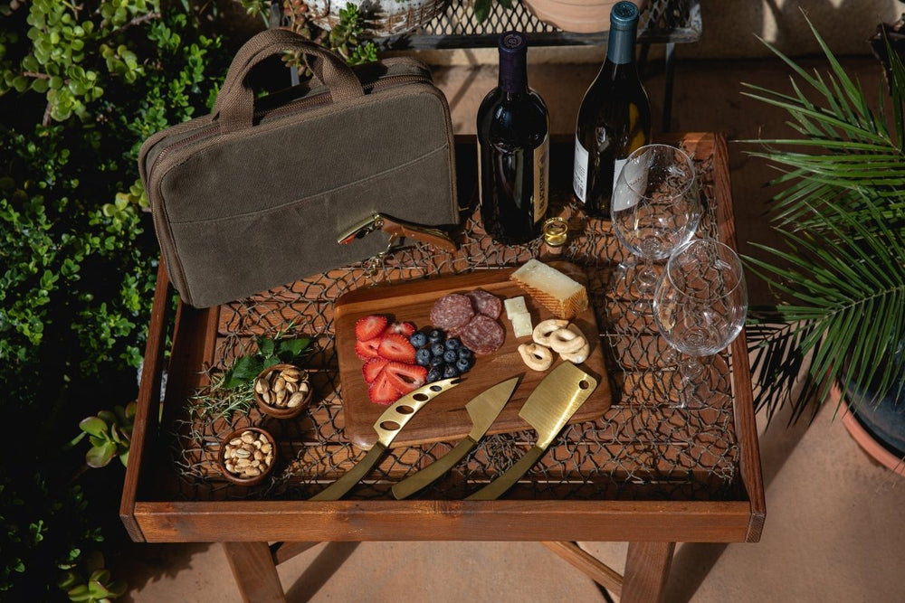 
                      
                        Picnic Time Family of Brands Monterey Travel Cheese Knife Set - lily & onyx
                      
                    