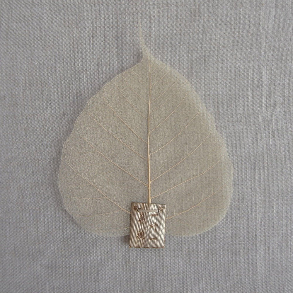 
                      
                        CEDAR AND MYRRH Natural Leaf Shape Tea Strainers - lily & onyx
                      
                    