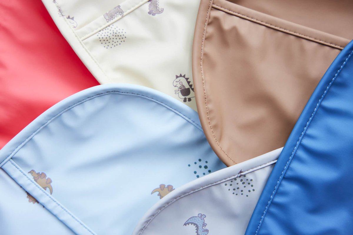 oyoy.us Dino Bib Set in Butter and Cherry Red