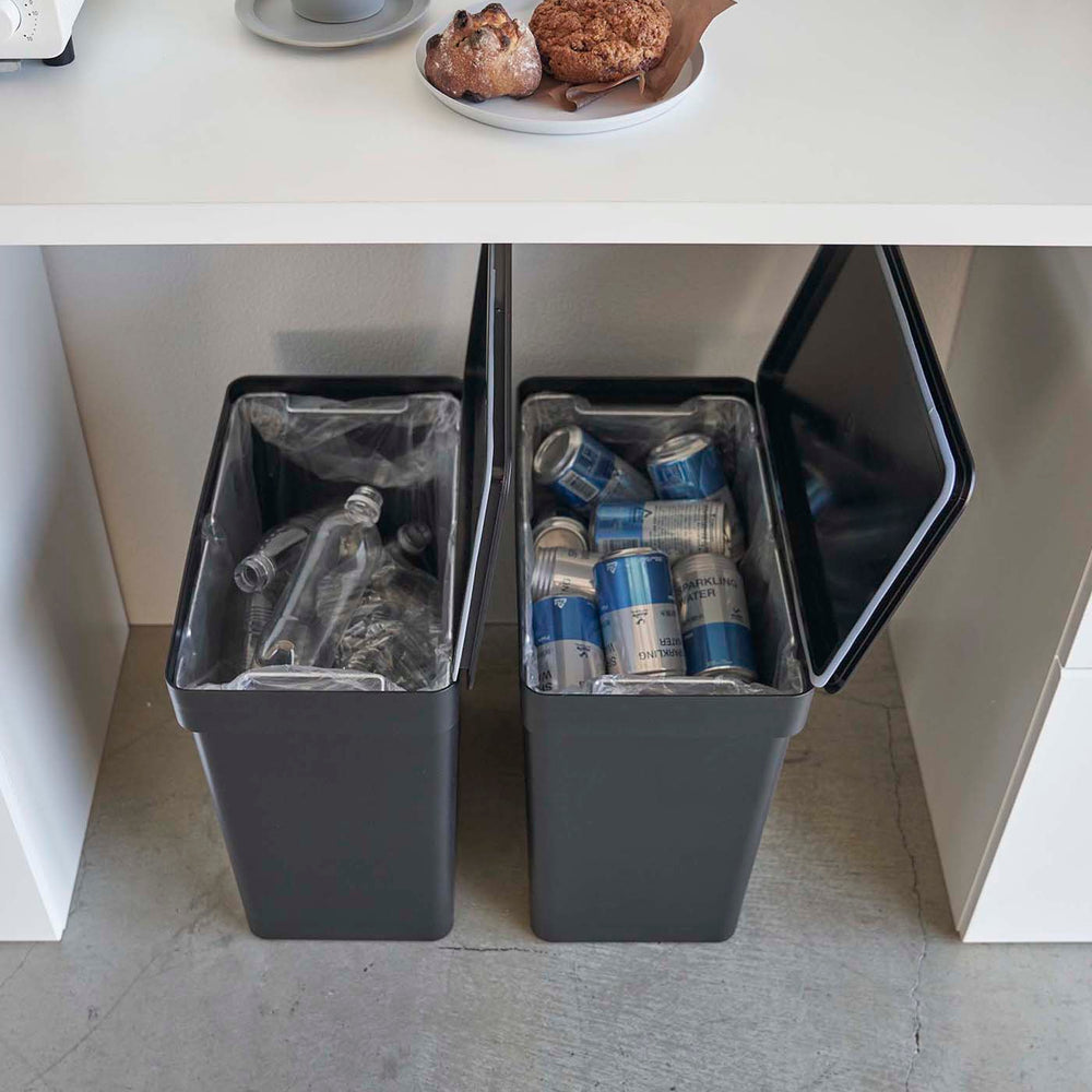 
                      
                        Airtight Rolling Trash Can
                      
                    