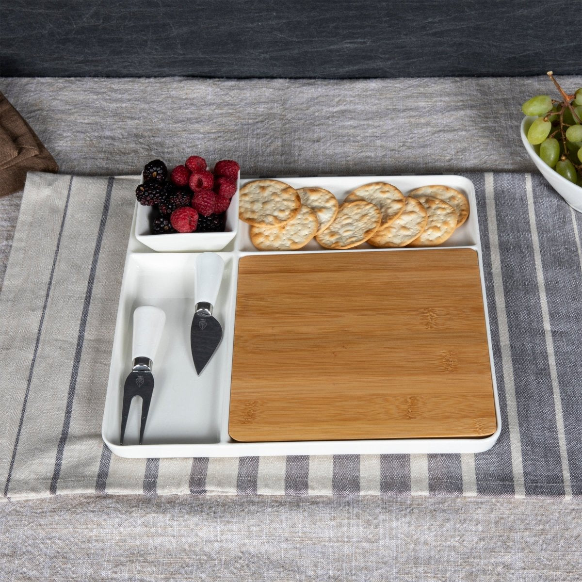 Picnic Time Family of Brands Peninsula Cutting Board & Serving Tray - lily & onyx