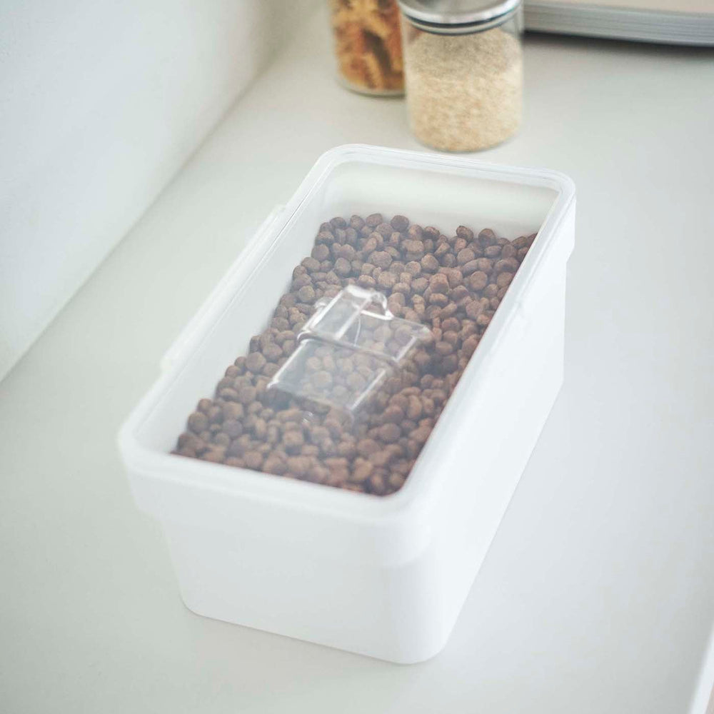 
                      
                        Airtight Pet Food Container
                      
                    
