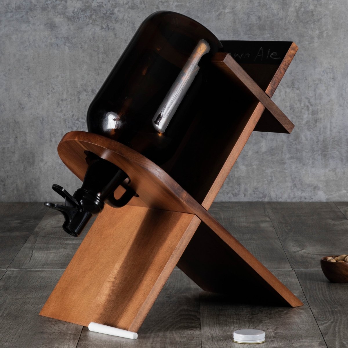 Picnic Time Family of Brands 64oz Amber Glass Growler with Acacia Wood Stand & Chalkboard