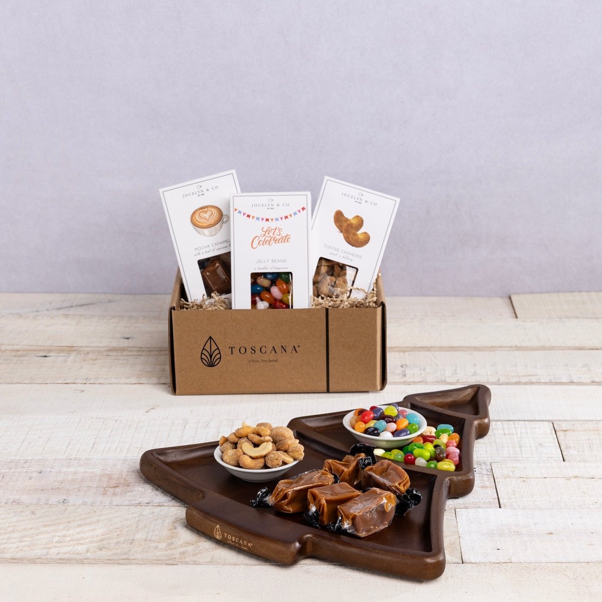 Picnic Time Family of Brands Christmas Tree Serving Tray with Gourmet Gift Pack