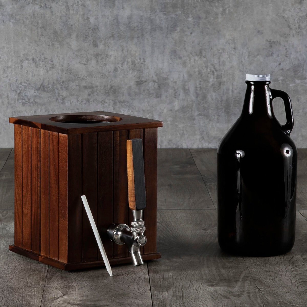 Picnic Time Family of Brands Growler Tap with 64 oz. Glass Growler