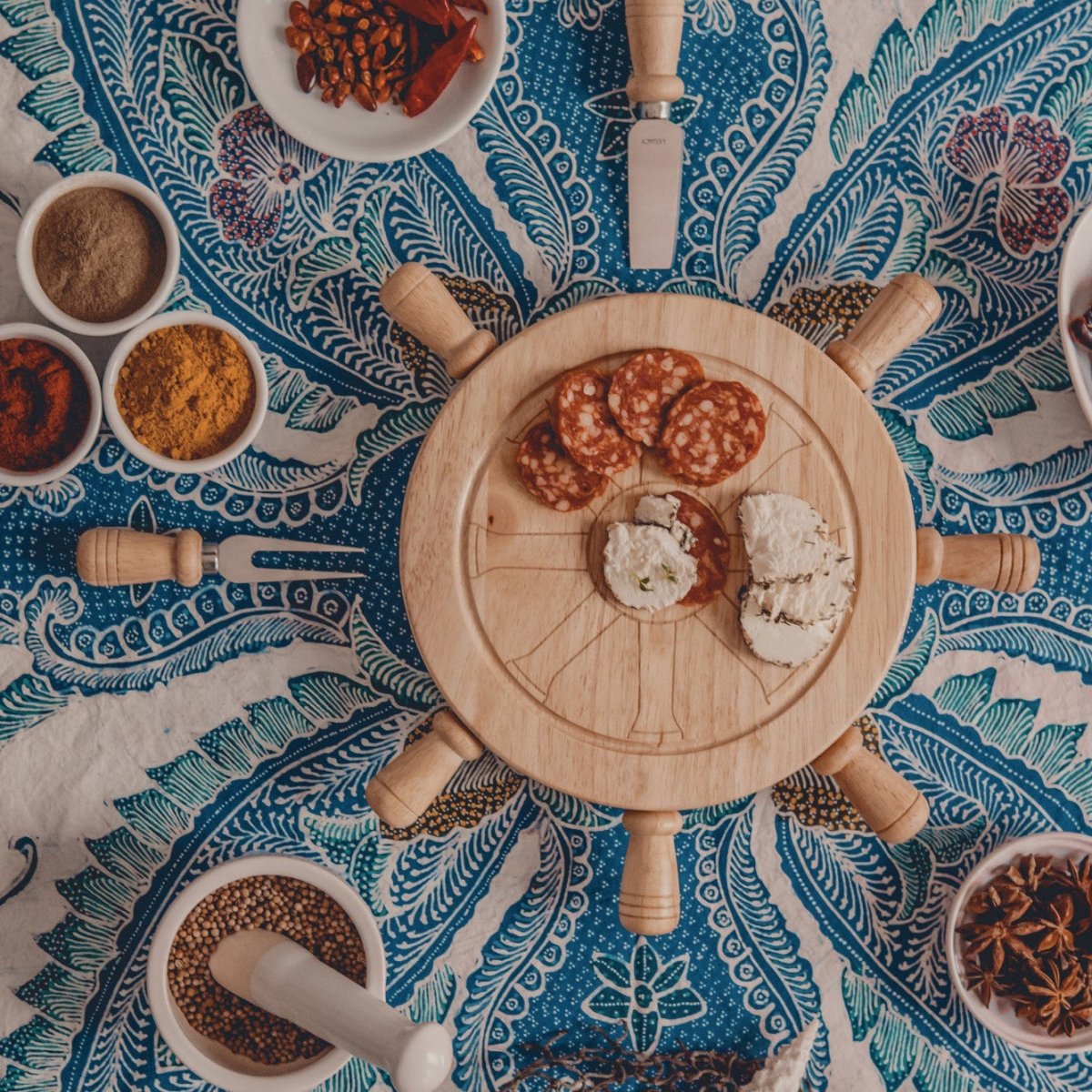 Picnic Time Family of Brands Mariner Lazy Susan Cheese Cutting Board & Tools Set