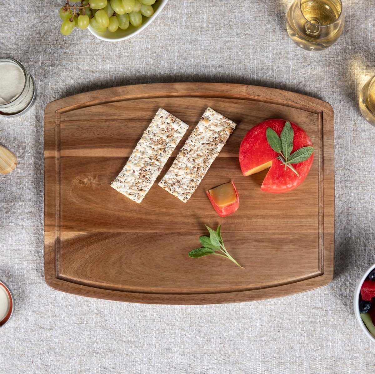 Picnic Time Family of Brands Ovale Acacia Cutting Board