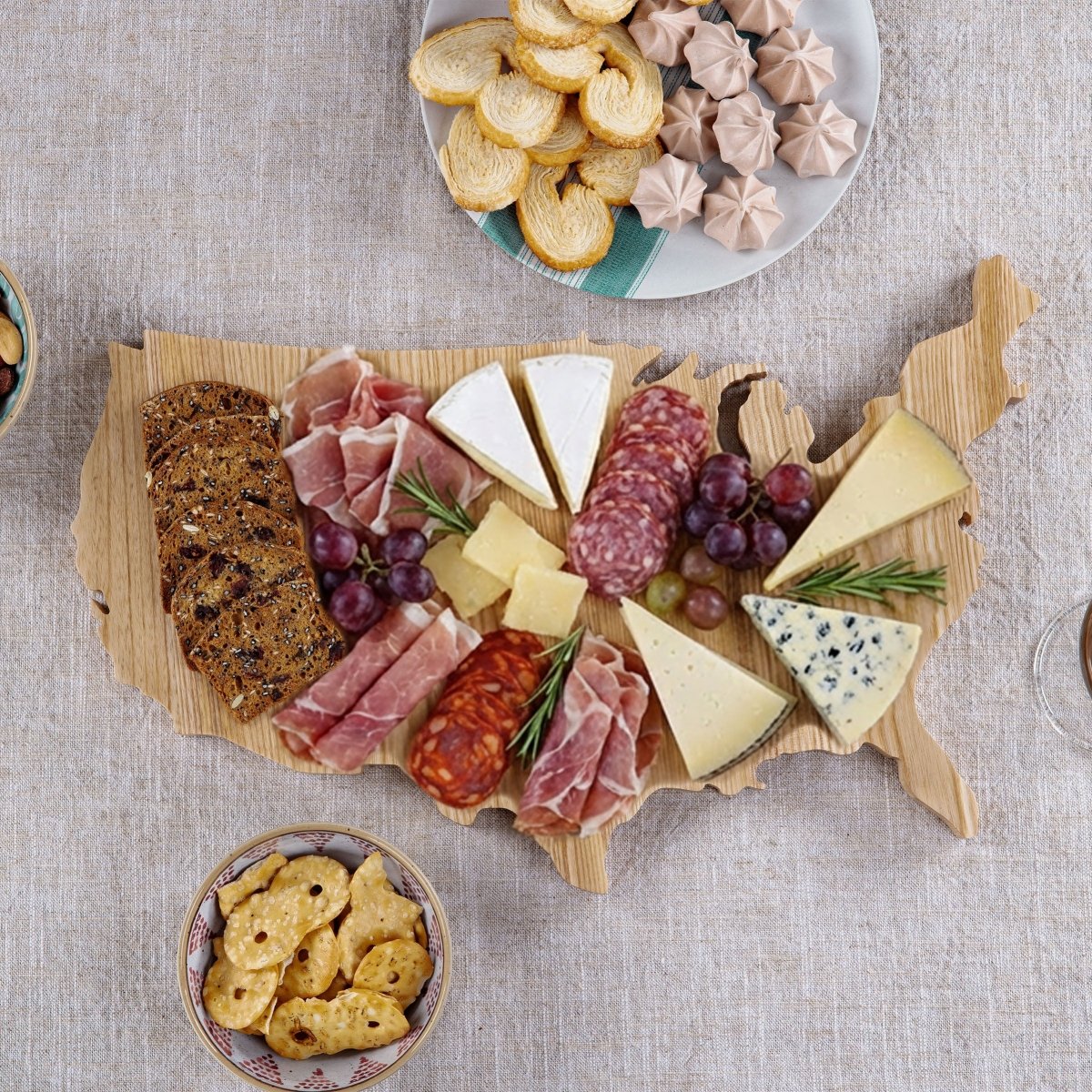 Picnic Time Family of Brands USA Map Serving Board – Americana Charcuterie Board