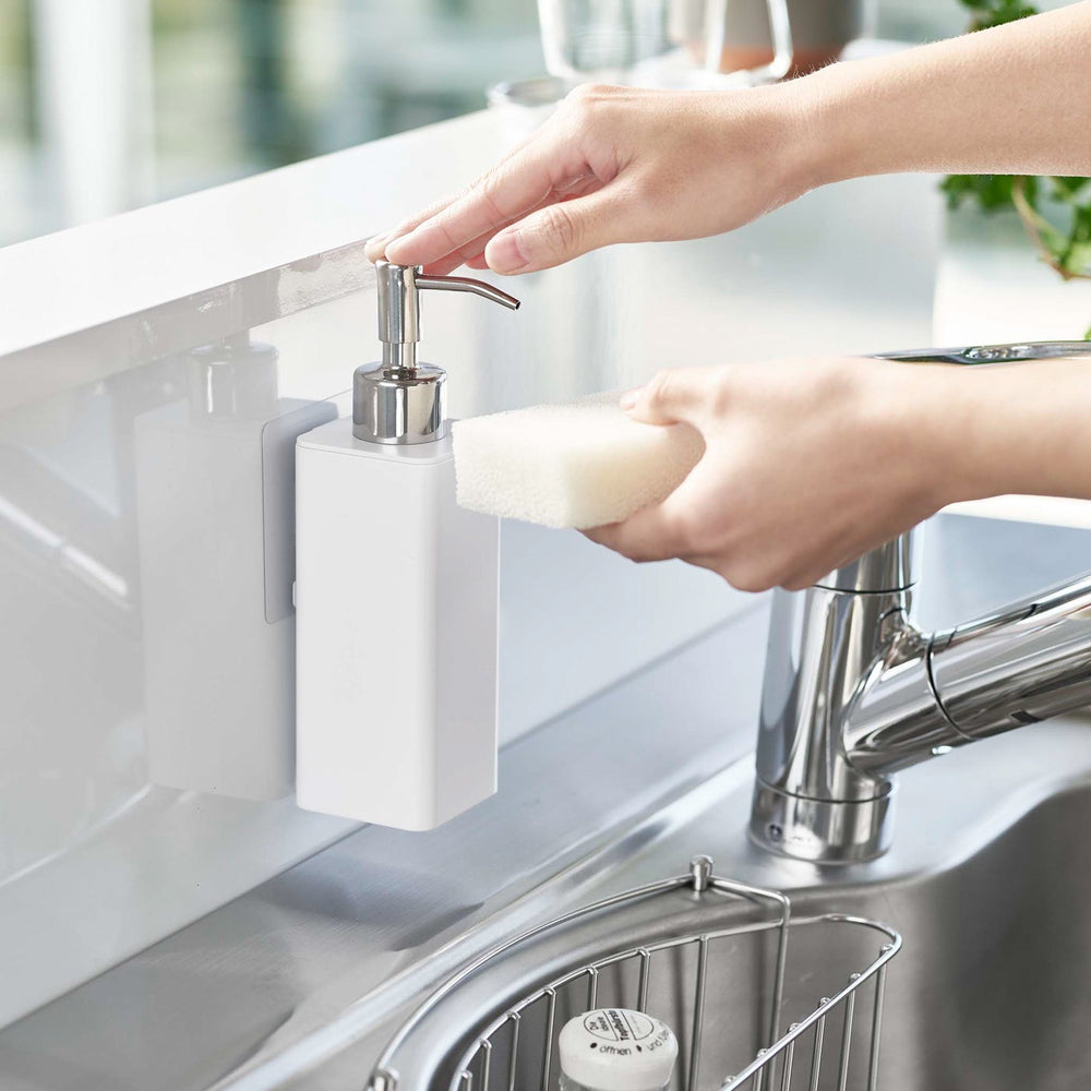 
                      
                        Traceless Adhesive Soap Dispenser
                      
                    