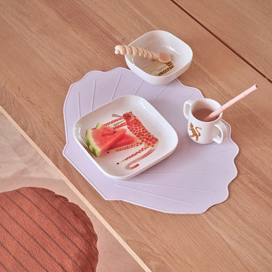 oyoy.us Placemat Scallop - lily & onyx