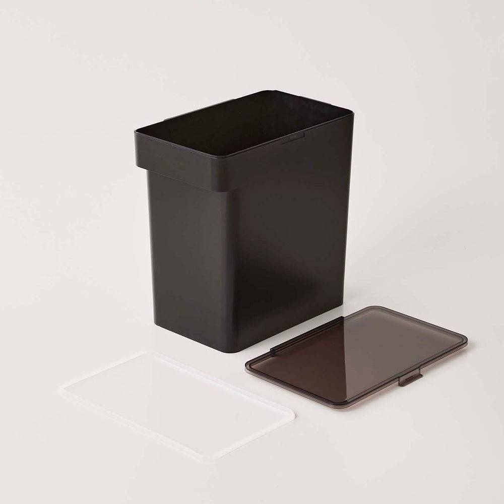 
                      
                        Airtight Pet Food Container
                      
                    