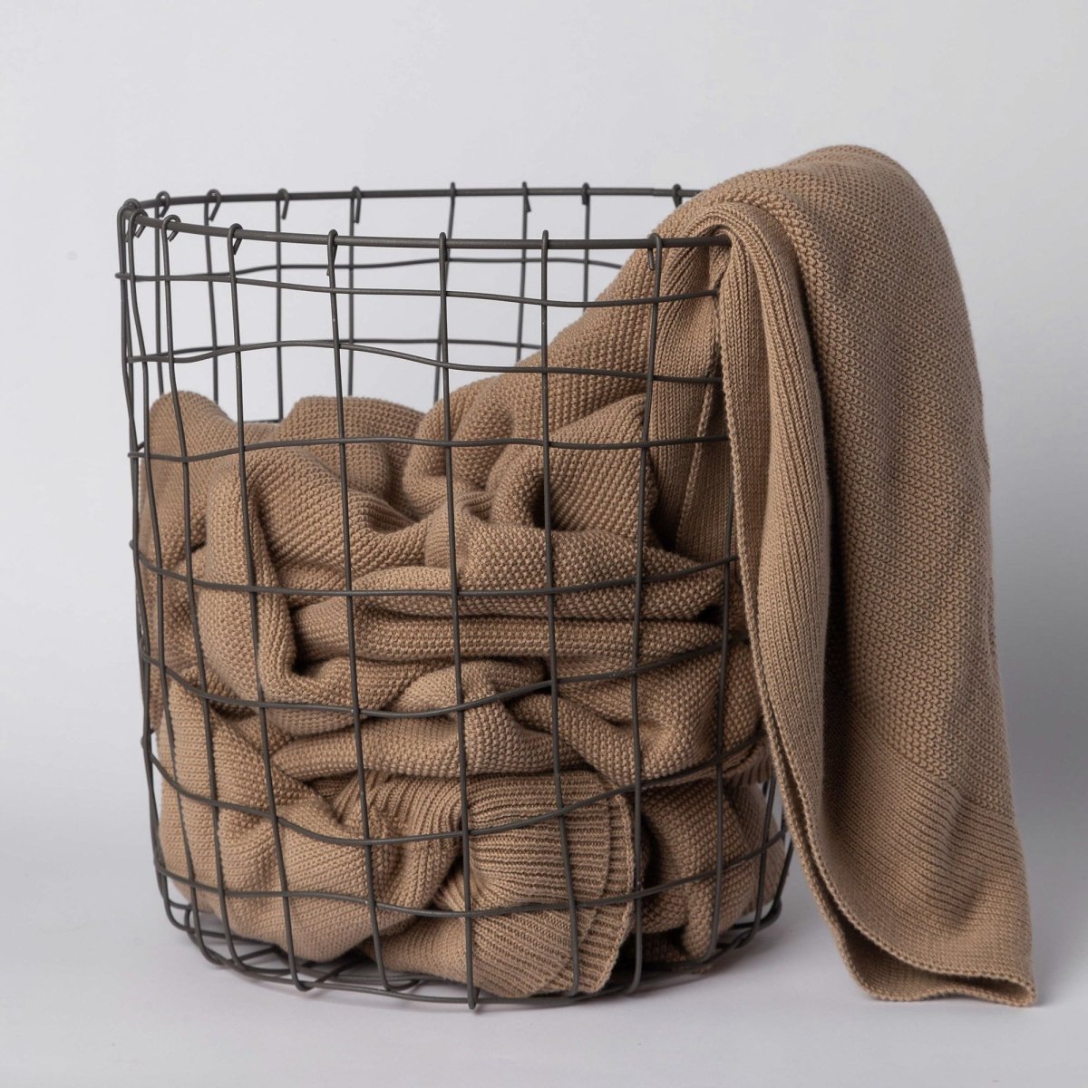 Porto Boutique Round Woven Iron Storage Basket