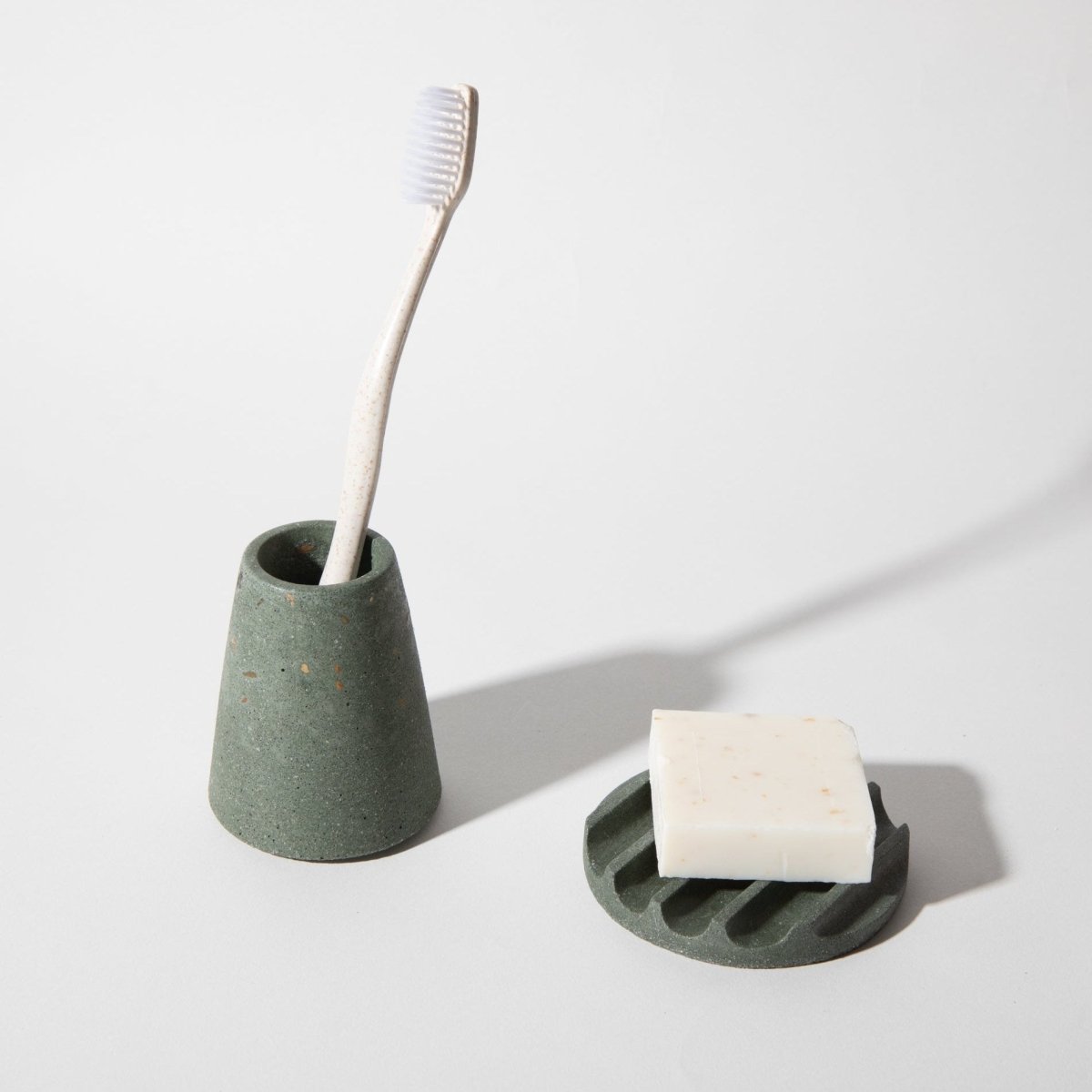 Pretti.Cool Toothbrush Holder | Dark Green Terrazzo