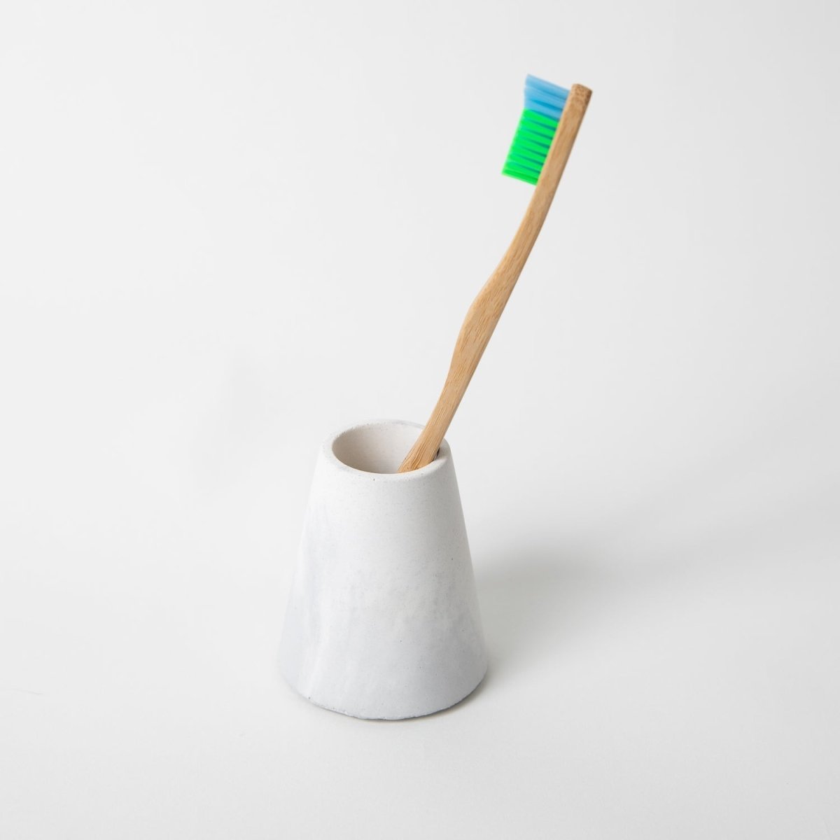 Pretti.Cool Concrete Toothbrush Holder | Grey & White