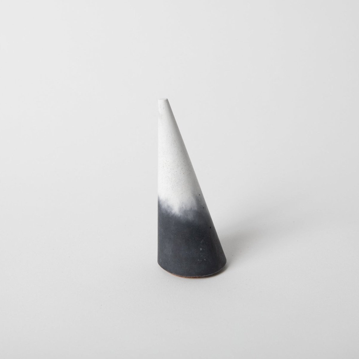Pretti.Cool Cone Ring Holder | Cookies n Cream