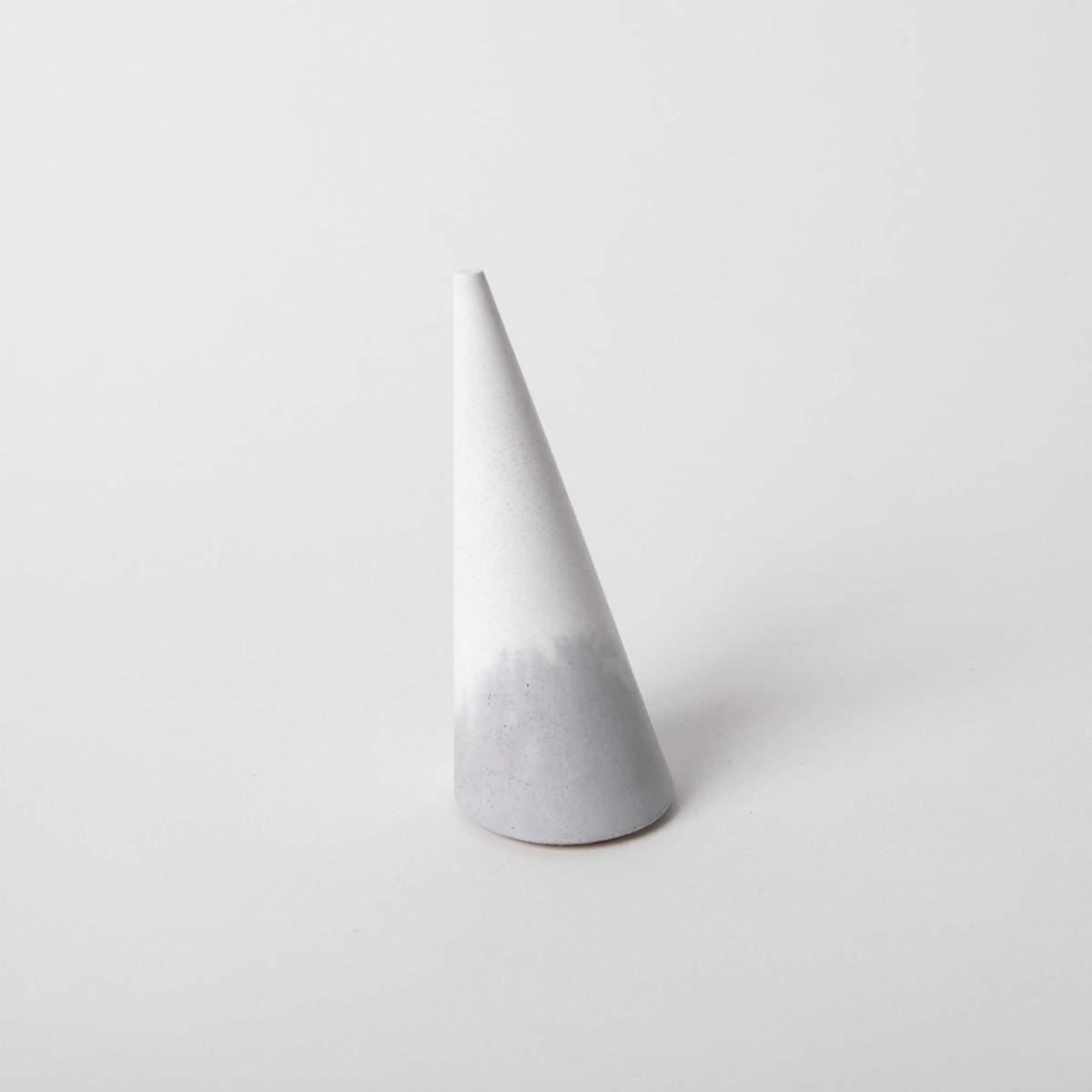 Pretti.Cool Cone Ring Holder | Grey & White