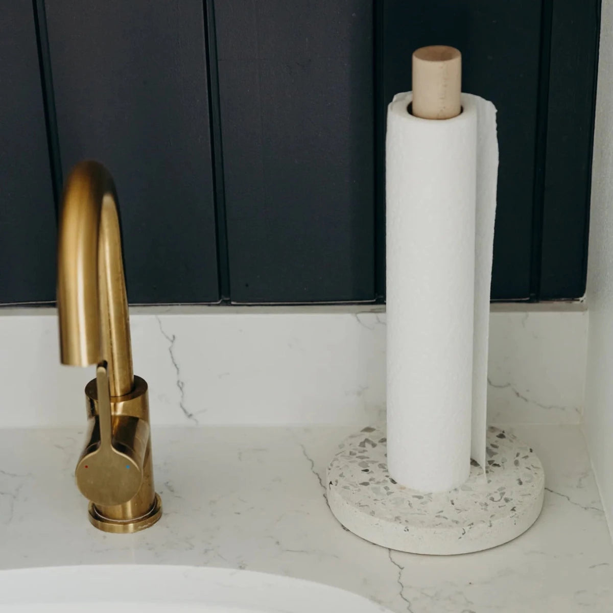 Pretti.Cool Paper Towel Holder | Chunky White Terrazzo