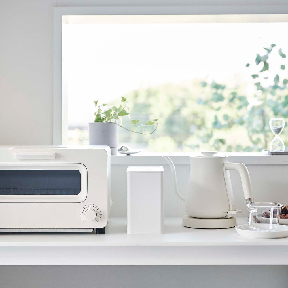 
                      
                        Vacuum-Sealing Coffee Storage
                      
                    